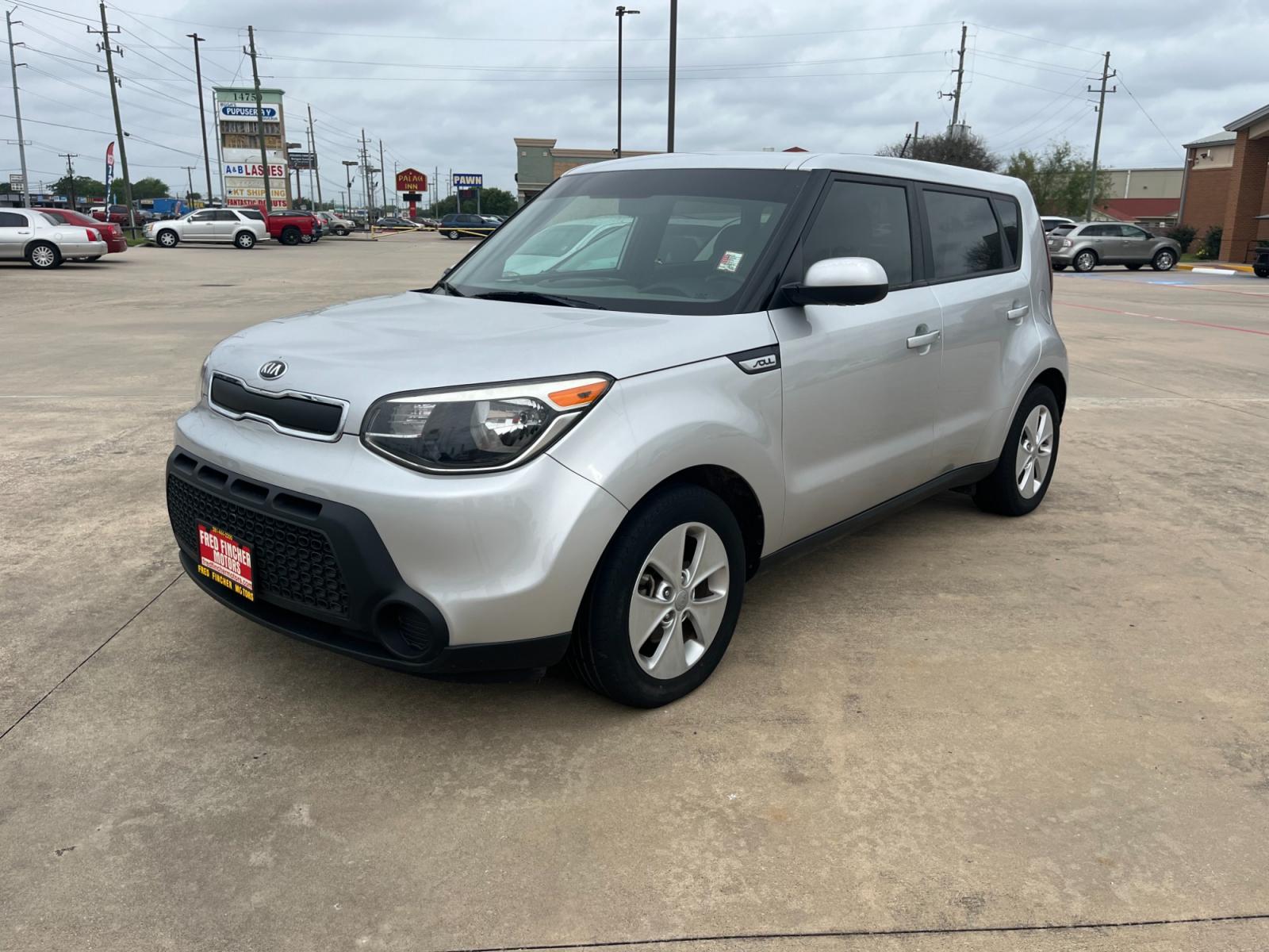 2016 SILVER /black Kia Soul Base 6A (KNDJN2A28G7) with an 1.6L L4 DOHC 16V engine, 6A transmission, located at 14700 Tomball Parkway 249, Houston, TX, 77086, (281) 444-2200, 29.928619, -95.504074 - Photo #2